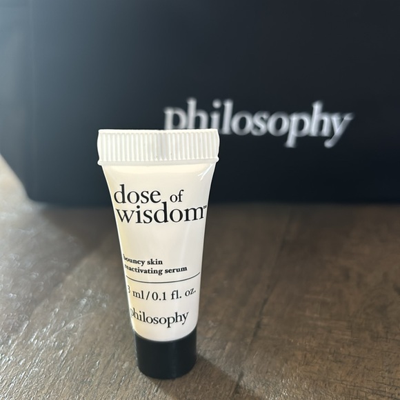 Philosophy pouch with skincare essentials - Picture 4 of 7